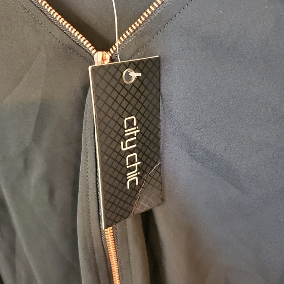 City Chic Plus Size Sexy Fling Elbow Sleeve Top - Picture 5 of 11